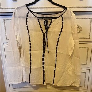 LOFT Women's White and Black Top